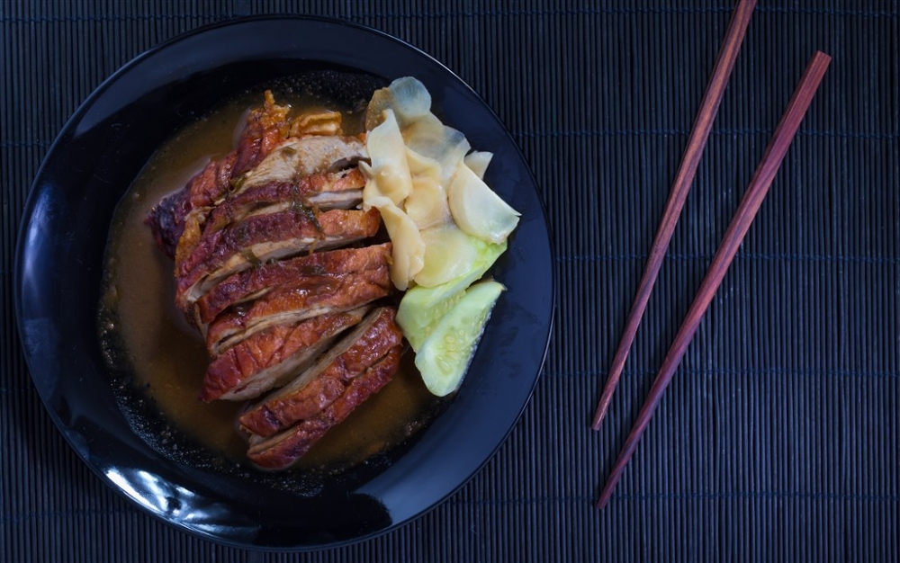 筷子和美味烤鸭