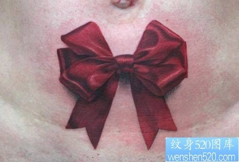 一款腹部蝴蝶结纹身图案