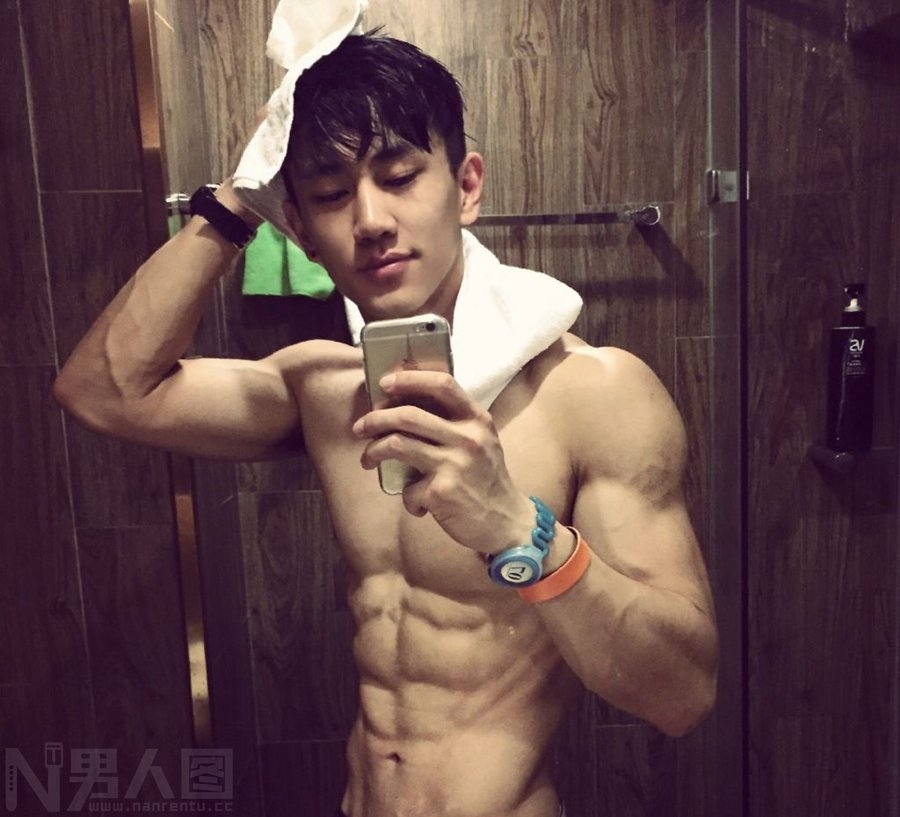 朱宦霖自拍健身照