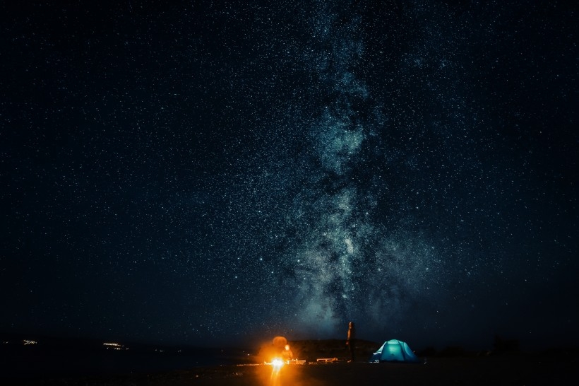 繁星点点的夜空图片