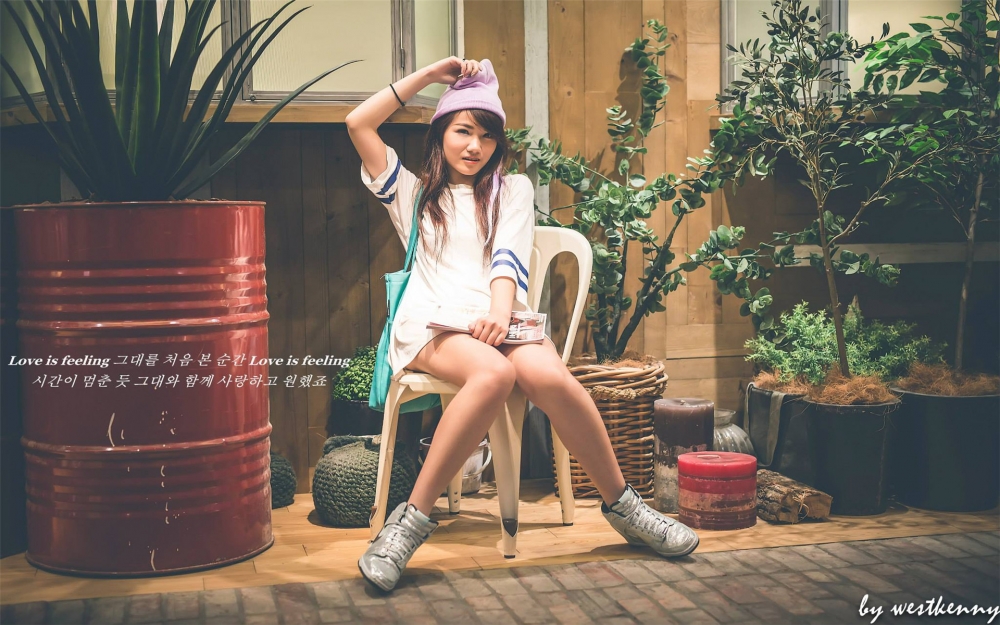 清纯可爱邻家女孩唯美街拍桌面壁纸第一辑