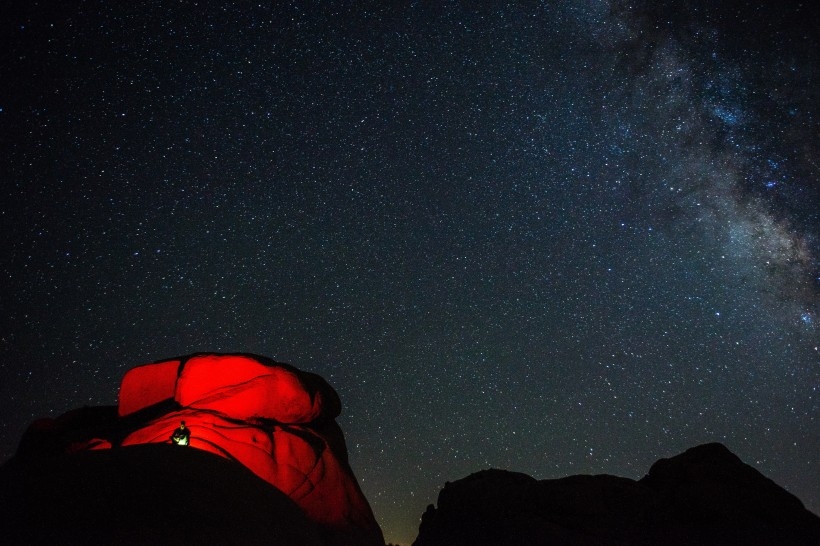 繁星点点的夜空图片