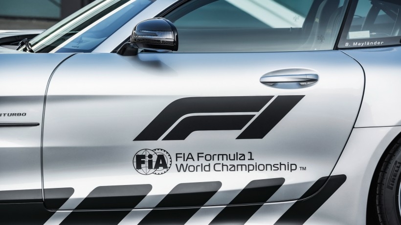 2018奔驰F1安全车GT R FIA F1桌面壁纸