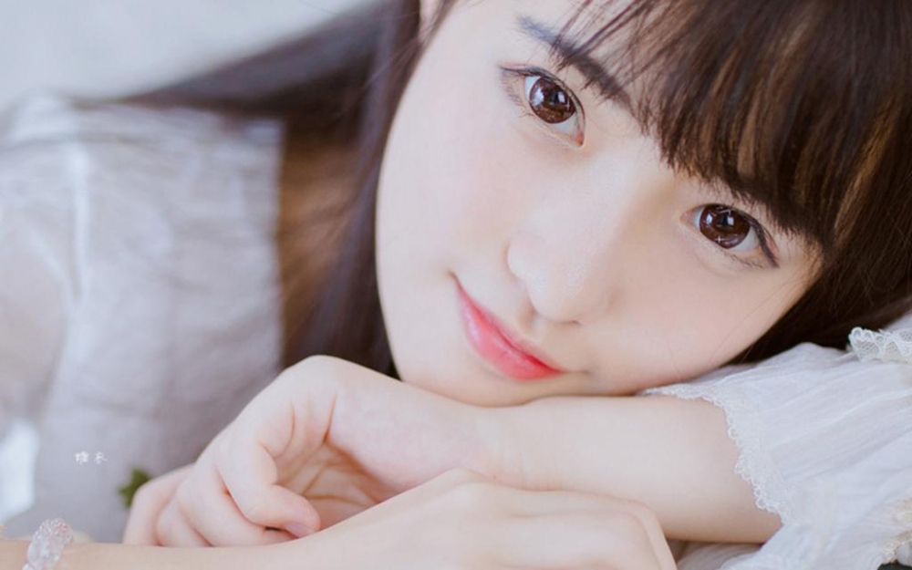 缝纫机女孩家居唯美写真