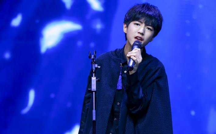 TFBOYS王俊凯深情演唱电脑壁纸