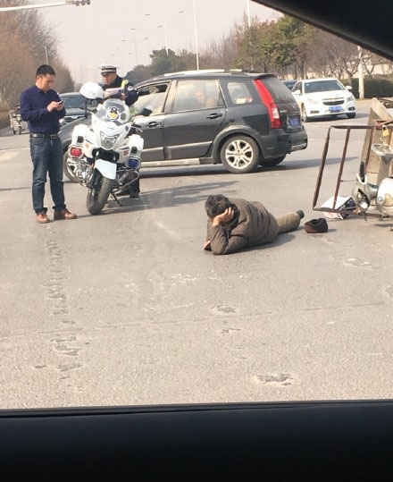 大叔碰瓷这姿势亮了