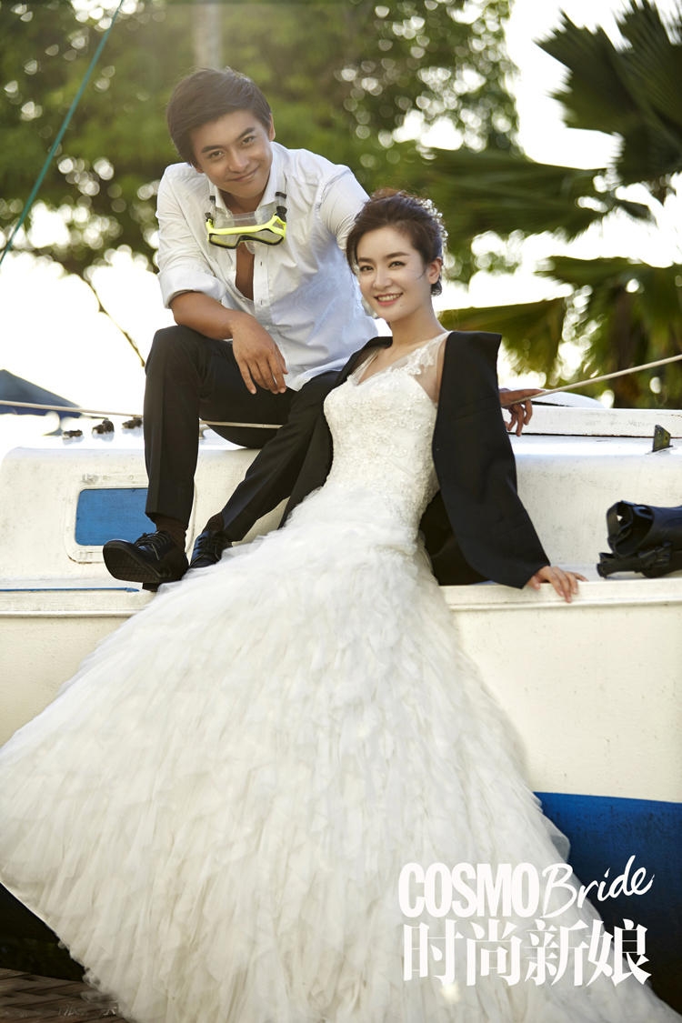 李佳航李晟婚照曝光 海边相拥上演浪漫时刻 婚纱照