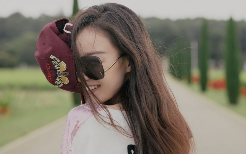 美女倪妮户外写真桌面壁纸