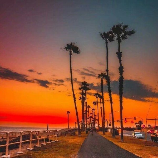 欧美夕阳下的公路唯美意境图片