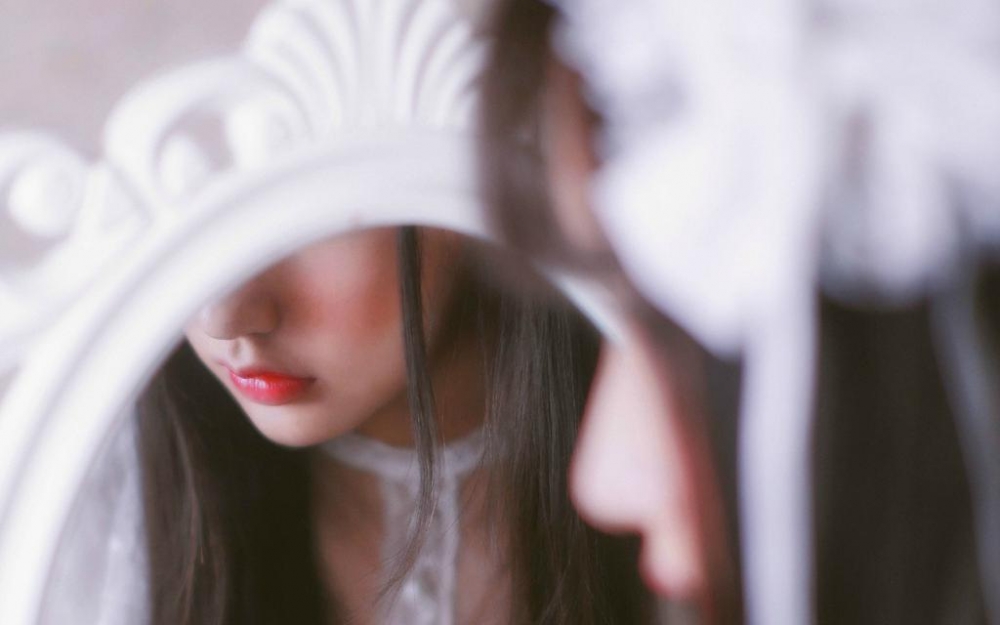 梦幻白裙美女室内写真