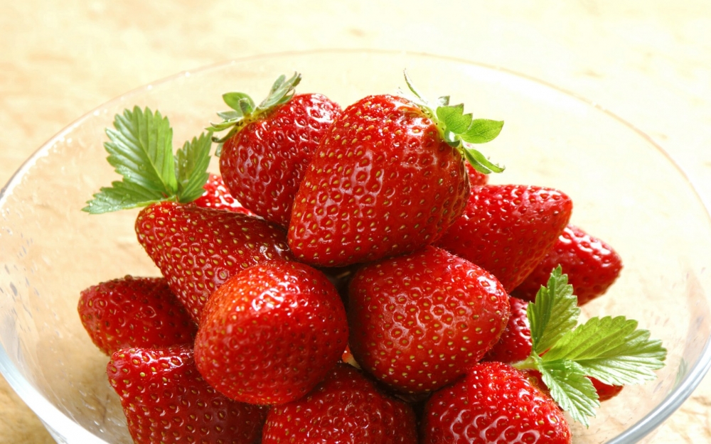 草莓图片桌面壁纸之甜美可口