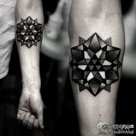 手臂时尚潮流的点刺图腾纹身图片