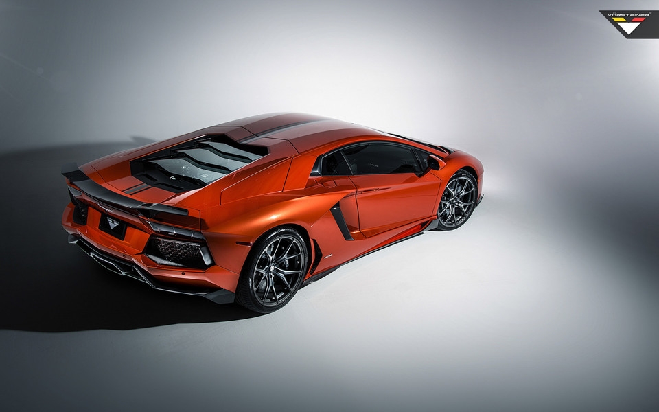 兰博基尼Aventador LP740改装版壁纸