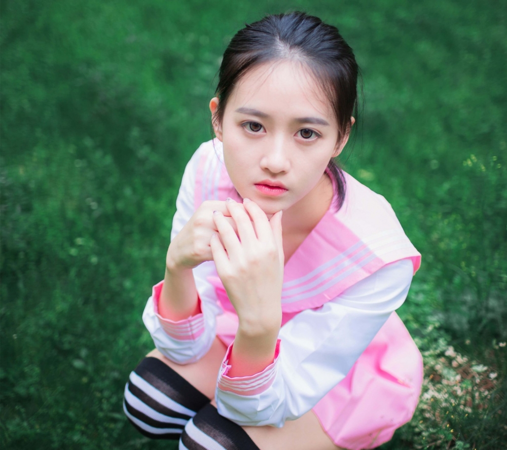 精选诱惑你眼球的制服美女清纯唯美写真照手机壁纸