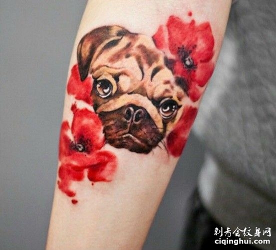 手臂小狗花朵纹身图案