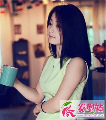 夏季女生披肩长发发型 直发还是卷发都给人清新