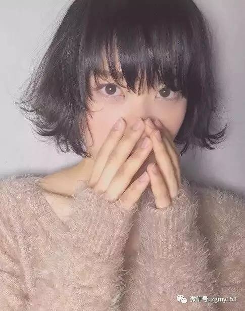 优雅且有女人味的超短发发型