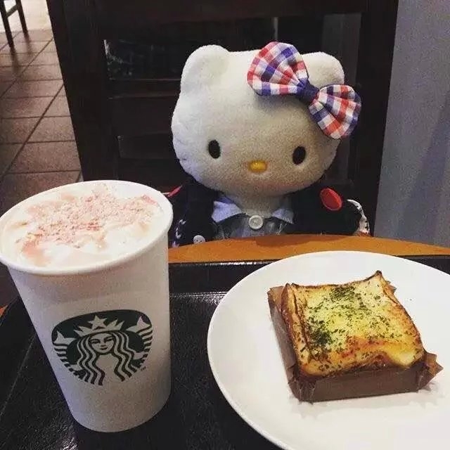 韩国首尔新村Hello Kitty Café主题餐厅 你想和谁一起去