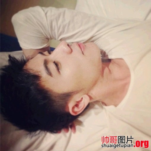 大胸肌帅哥自拍 聊天聊到的帅哥