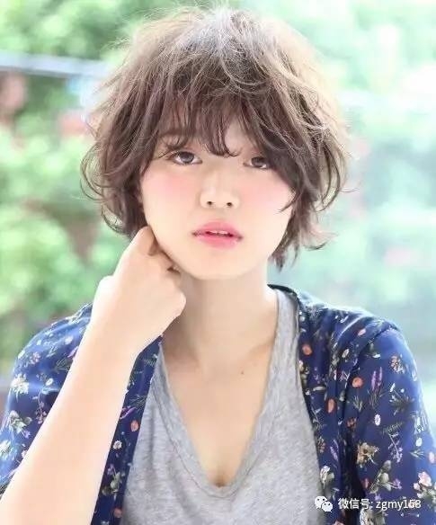 优雅且有女人味的超短发发型