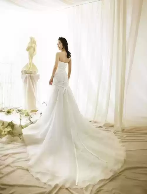 你不能否定能让人感动的除了爱人还有婚纱！
