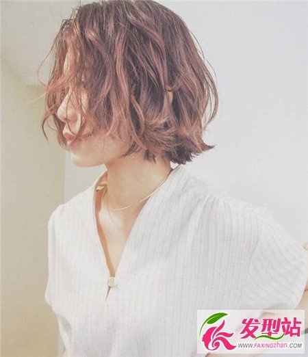 蓬松凌乱短发发型  女生短发烫发