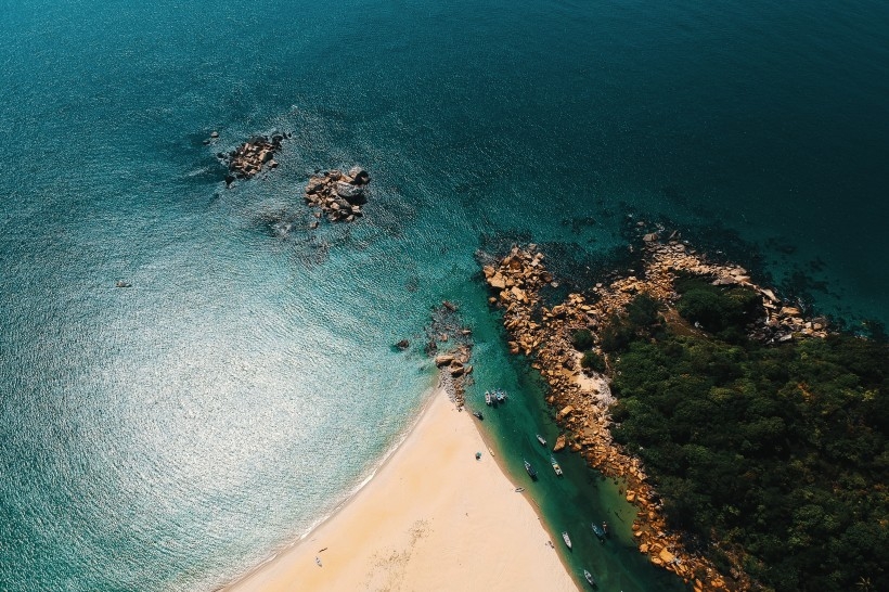 航拍小岛海岸风景图片