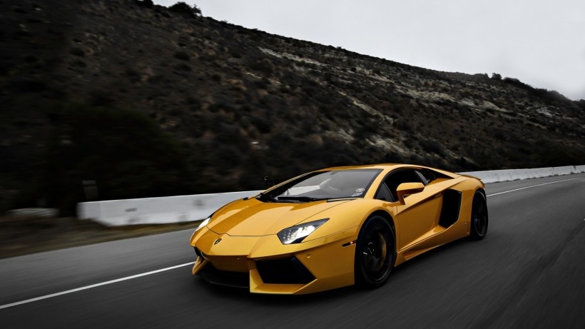 黄色兰博基尼Aventador LP700-4跑车桌面壁纸