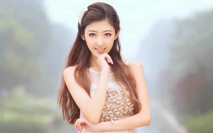 清纯美女模特宽屏壁纸