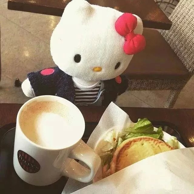 韩国首尔新村Hello Kitty Café主题餐厅 你想和谁一起去