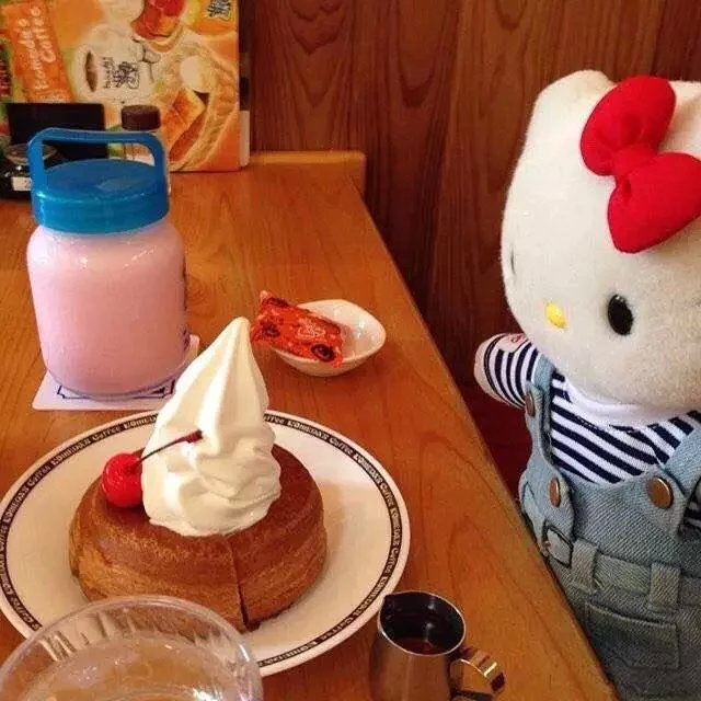 韩国首尔新村Hello Kitty Café主题餐厅 你想和谁一起去
