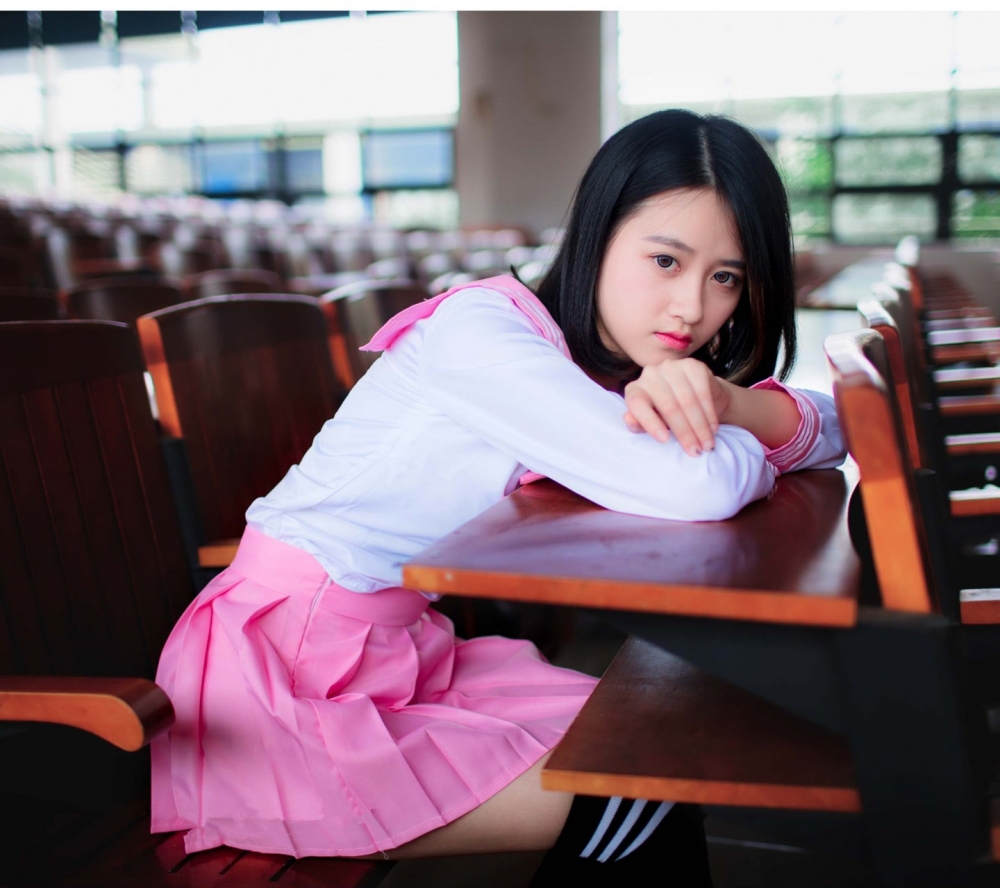 精选诱惑你眼球的制服美女清纯唯美写真照手机壁纸