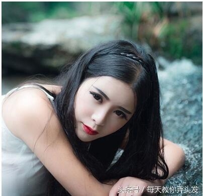 简单易打造的细节编发 自然清新气质呼吁而出
