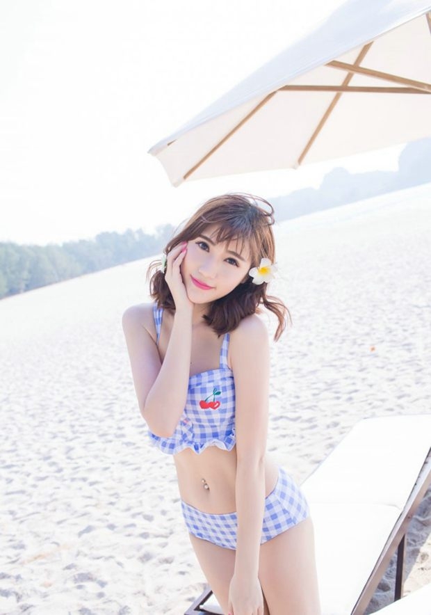 好看的漂亮沙滩美女图片