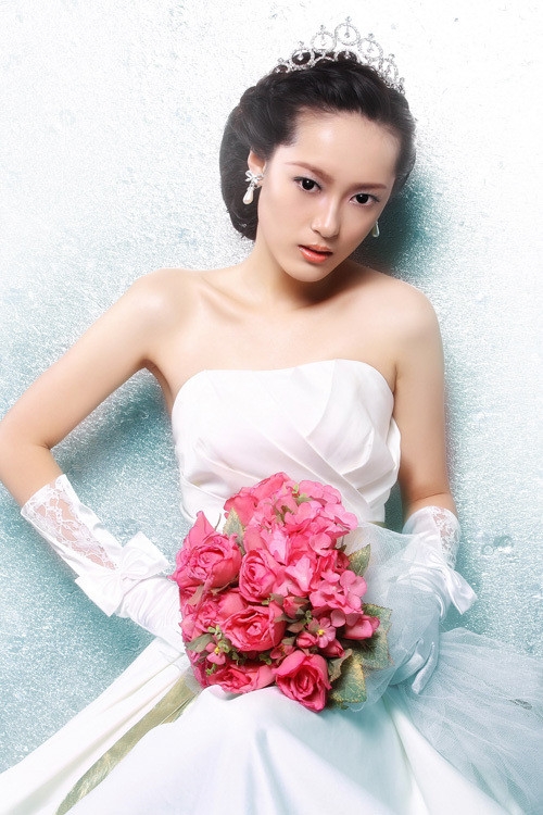 韩式婚纱照新娘发型教程图解
