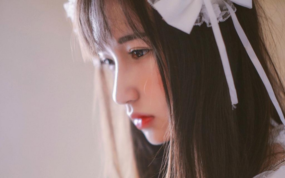 梦幻白裙美女室内写真