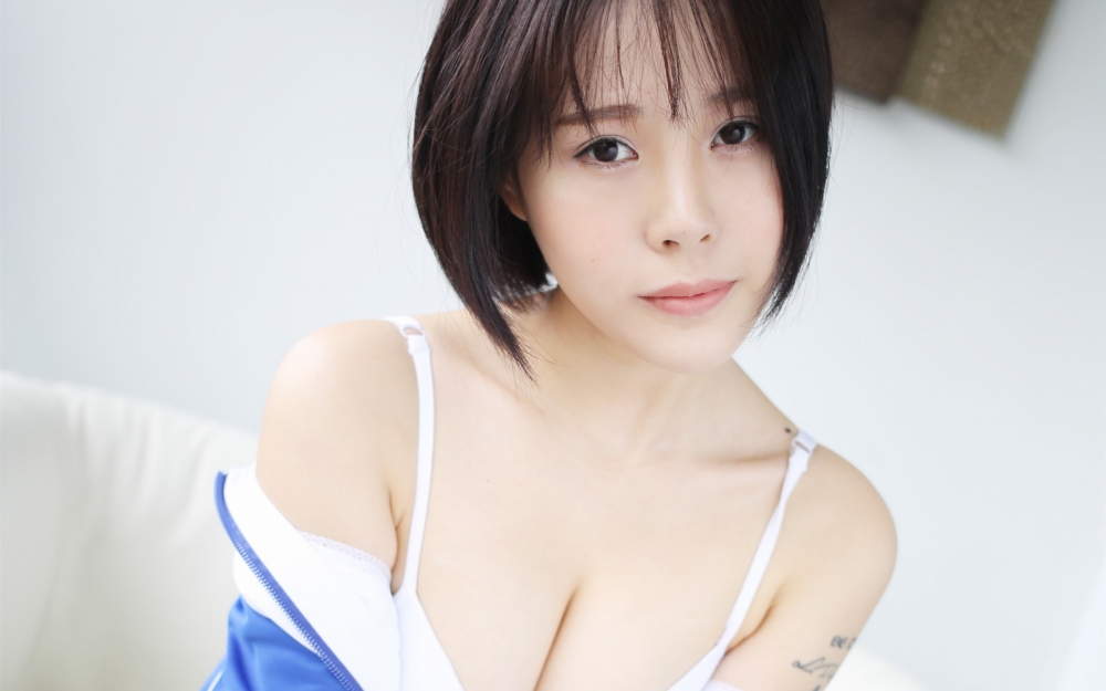 校服诱惑美女嫩模Evelyn艾莉性感写真桌面壁纸5下载