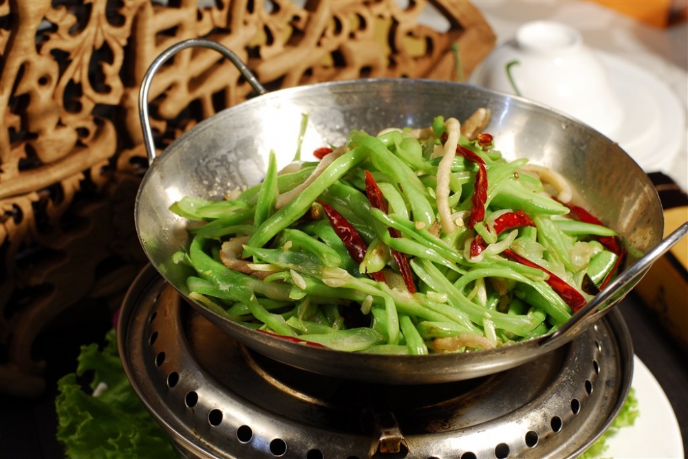 扁豆肉丝钵中式菜品美食素材图片
