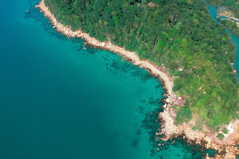 航拍小岛海岸风景图片