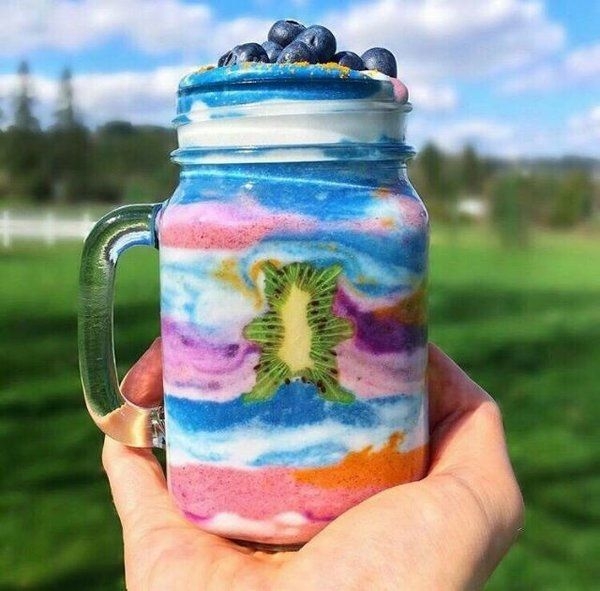 甜甜的水果奶昔