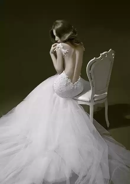 你不能否定能让人感动的除了爱人还有婚纱！