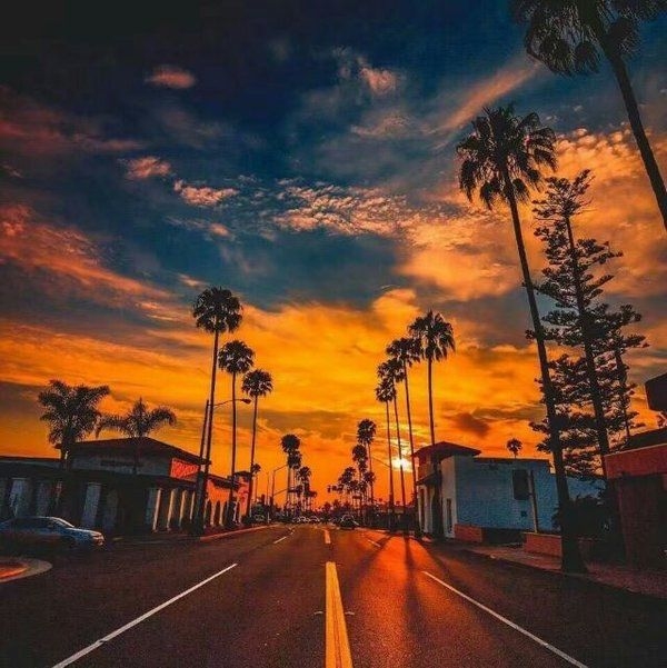 欧美夕阳下的公路唯美意境图片