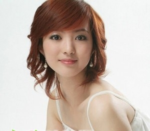 甜美韩式女生短卷发发型图片