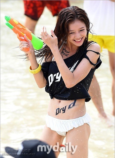 G-dragon权志龙拍摄江原道水上乐园宣传广告写真