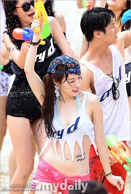 G-dragon权志龙拍摄江原道水上乐园宣传广告写真