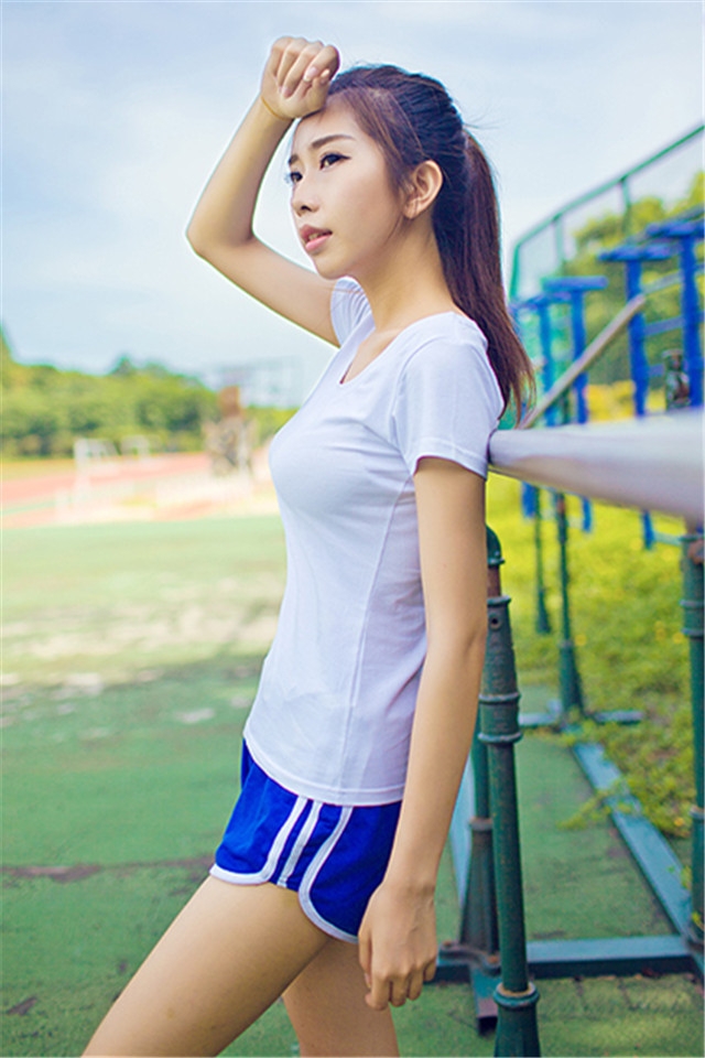 运动风美女高清手机壁纸