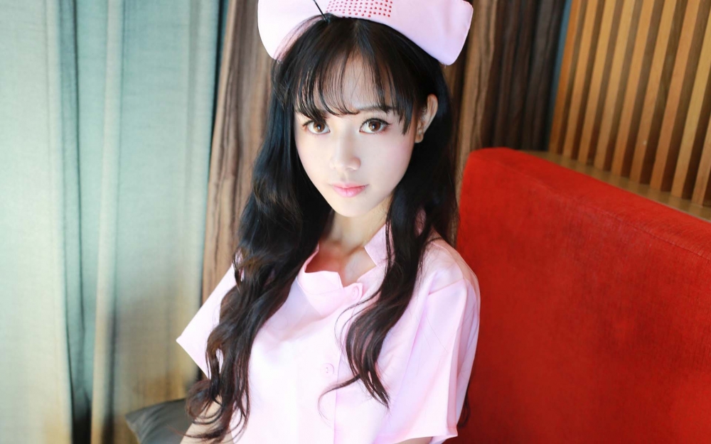 甜美嫩模toro羽住护士装制服写真电脑高清壁纸下载