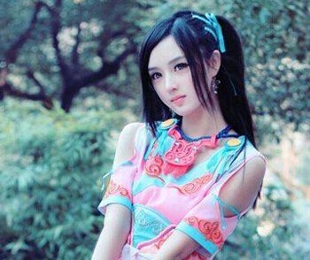 12种适合长发女生的发型图片大全