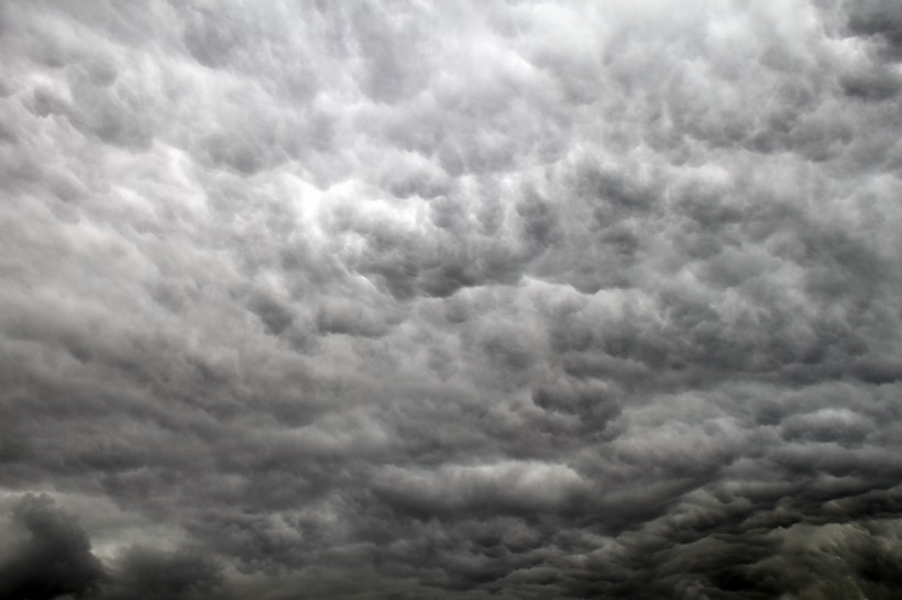 天空中的云朵风景图片