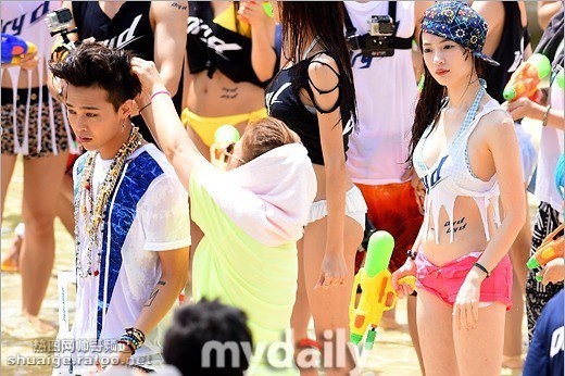 G-dragon权志龙拍摄江原道水上乐园宣传广告写真